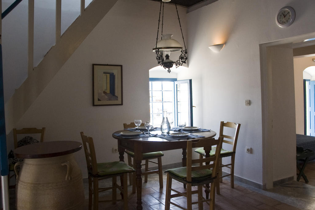 Τhe White Houses Makrýgialos Værelse billede