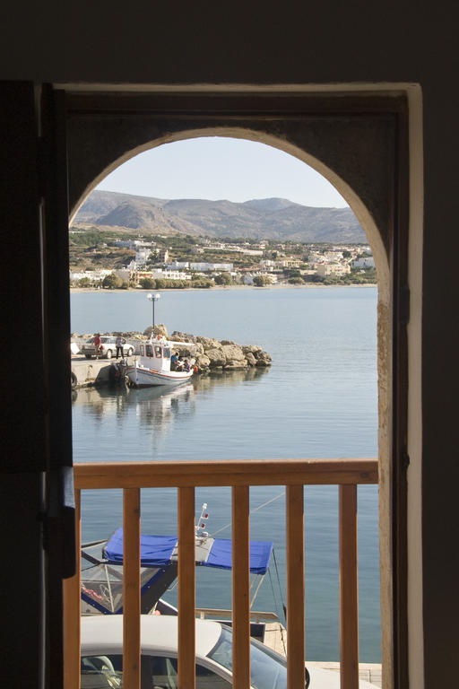 Τhe White Houses Makrýgialos Værelse billede