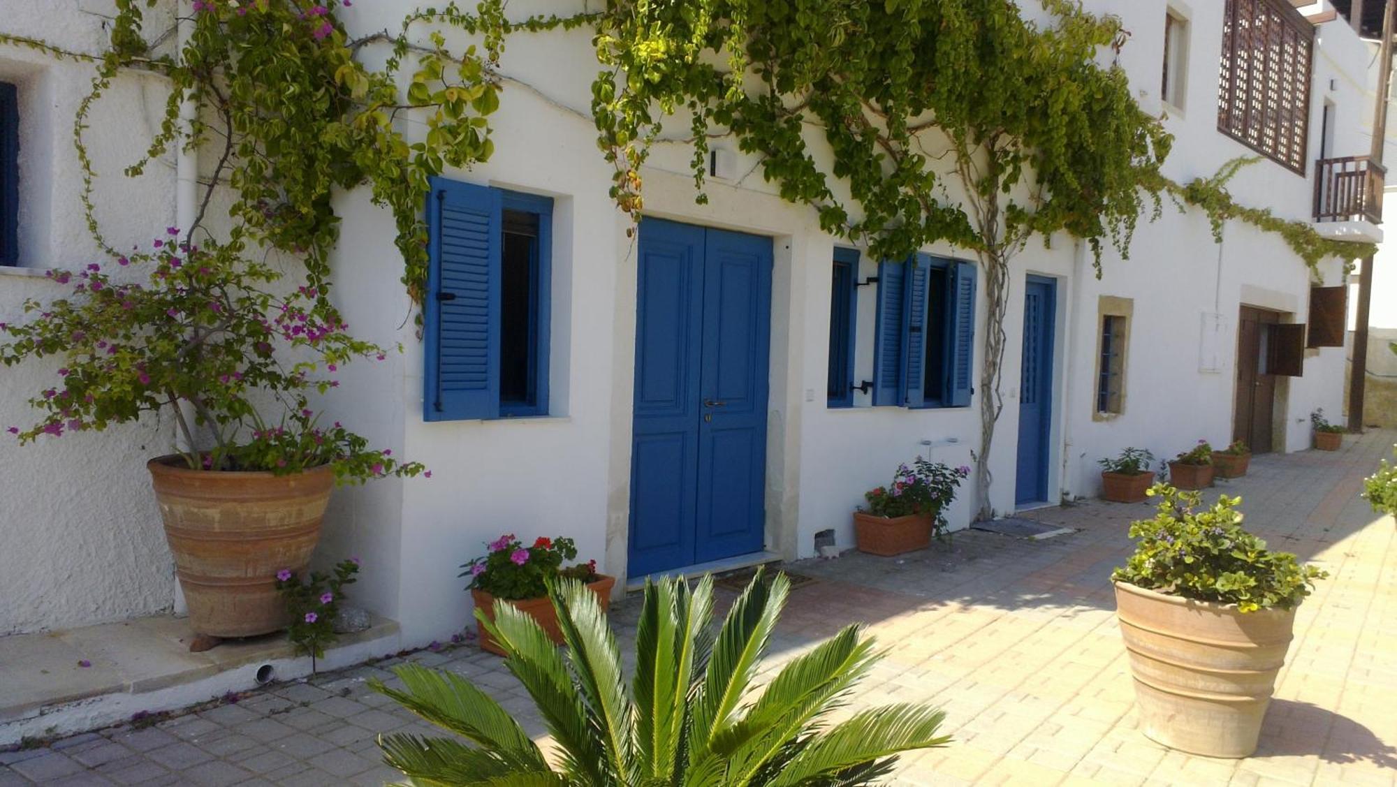 Τhe White Houses Makrýgialos Eksteriør billede
