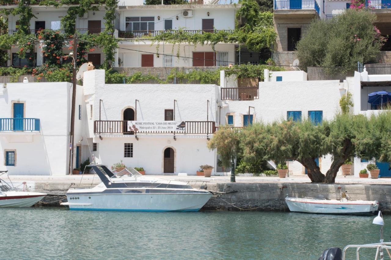 Τhe White Houses Makrýgialos Eksteriør billede